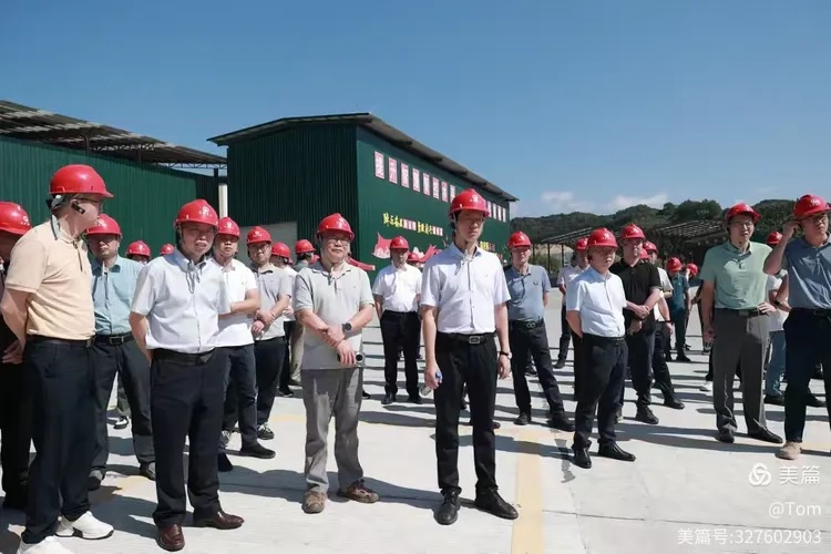 金秋初至喜迎全省高速公路路面施工標(biāo)準(zhǔn)化宣貫及經(jīng)驗(yàn)交流觀(guān)摩會(huì)